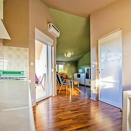 Апартаменты In Near Paklenica Park Стариград-Пакленица