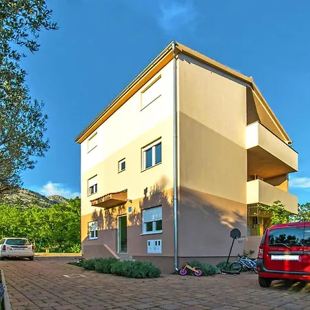 In Paklenica, Quiet In The Apartman Starigrad Paklenica